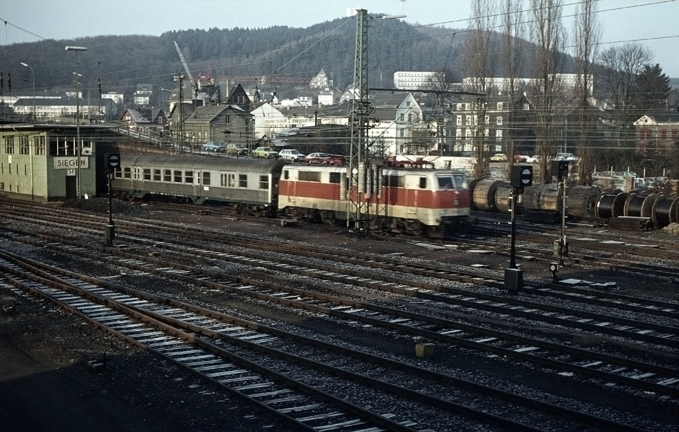 http://www.merte.eu/7gebirgsblick/forum/2014/1980xxxx_DB_111xx_Siegen (4).jpg